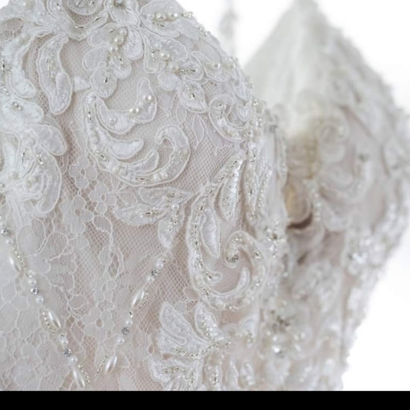 Wedding dress - Picture 4 of 11